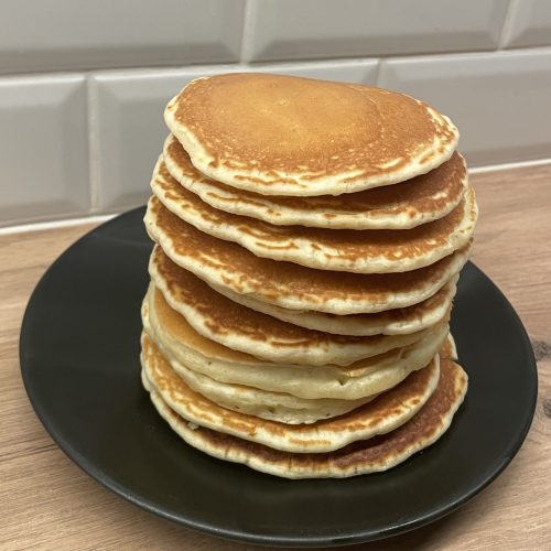photos de plusieurs pancakes empilé