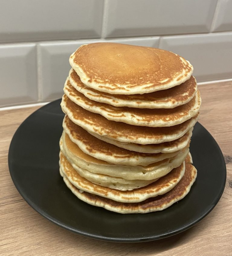 photos de plusieurs pancakes empilé